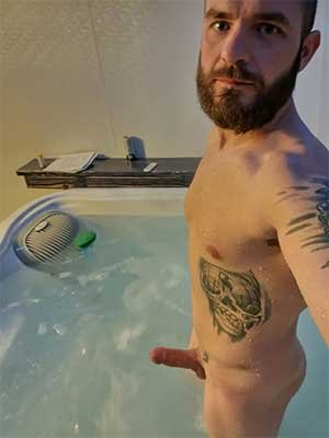 Open bathtub for gays in Portland, Oregon